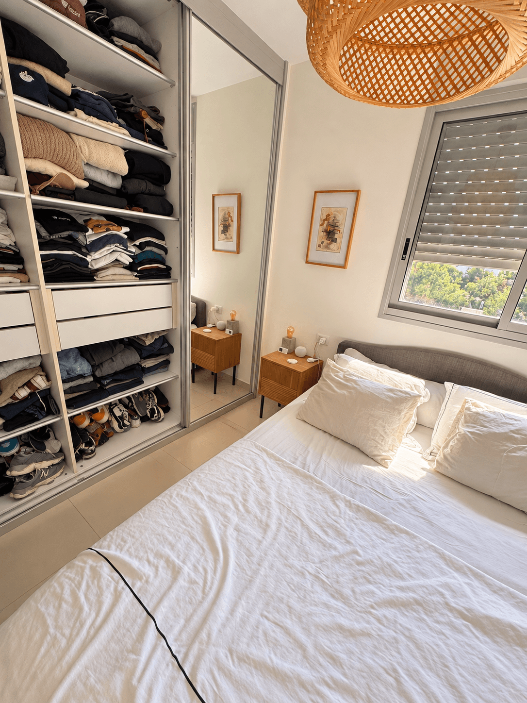 Main bedroom: enhanced existing photograph, preserving the current layout and furnishings